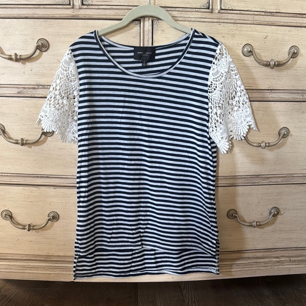 Romeo & Juliet Couture Blue and White Short Sleeve shirt